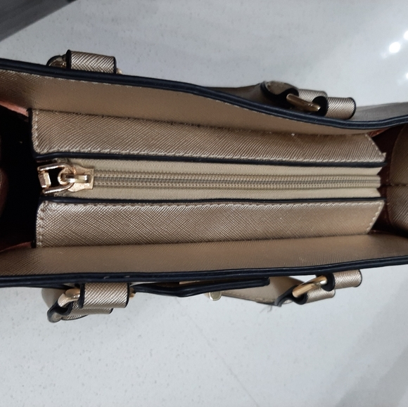 Purse - Picture 6 of 7